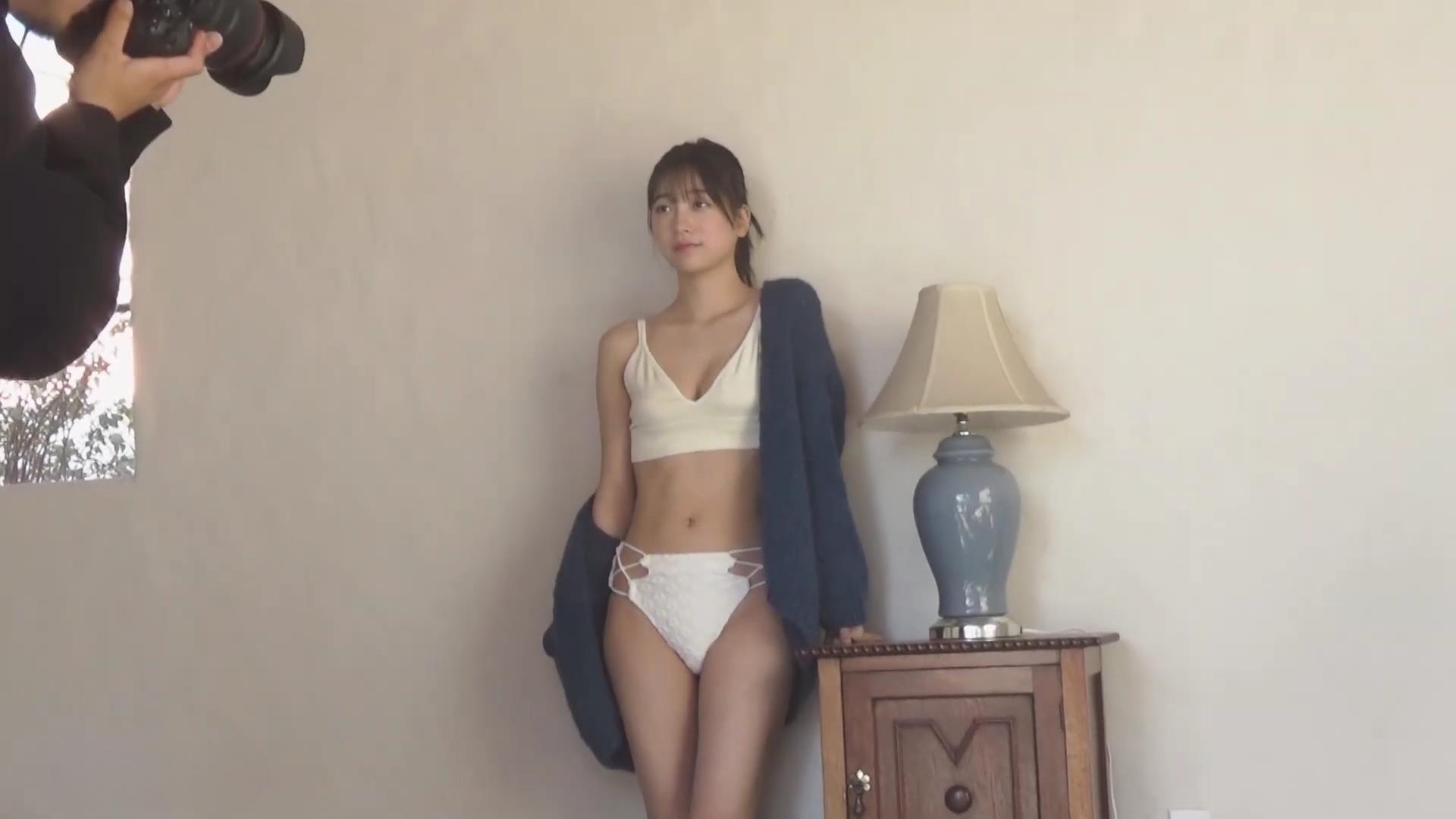 Maya Imamori, Miyazaki's transparent beauty, shows her various charms in swimsuit gravure