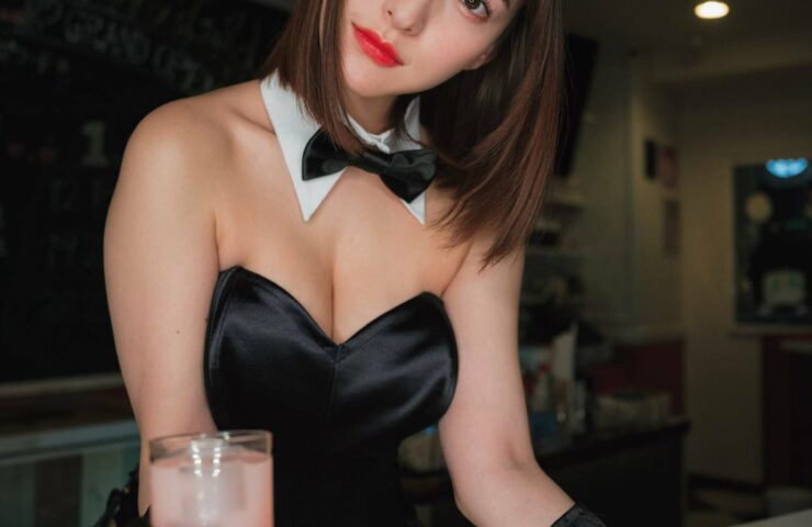 Kanami Takasaki shows off her new charm in a bunny girl outfit! Versatile talent from swimwear to cosplay