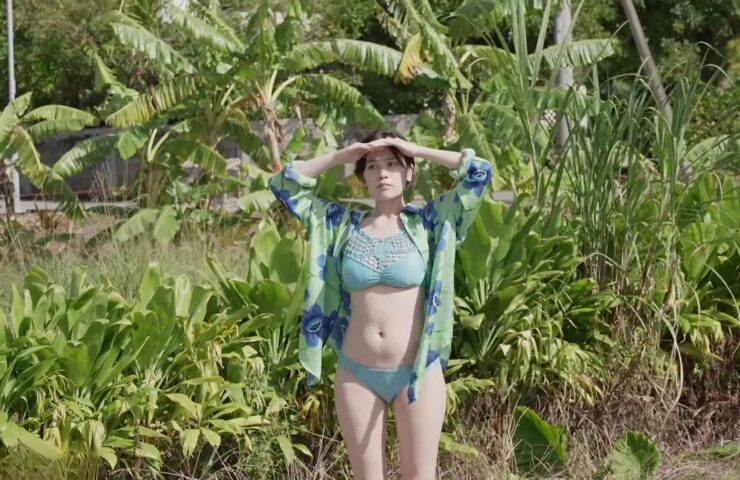 Miwako Kakei shows off her swimsuit again after about five and a half years.